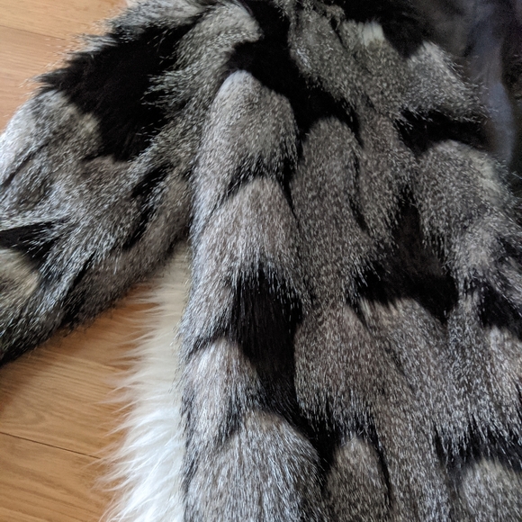 Forever21 Faux Fur Grey Black Coat - Picture 3 of 6